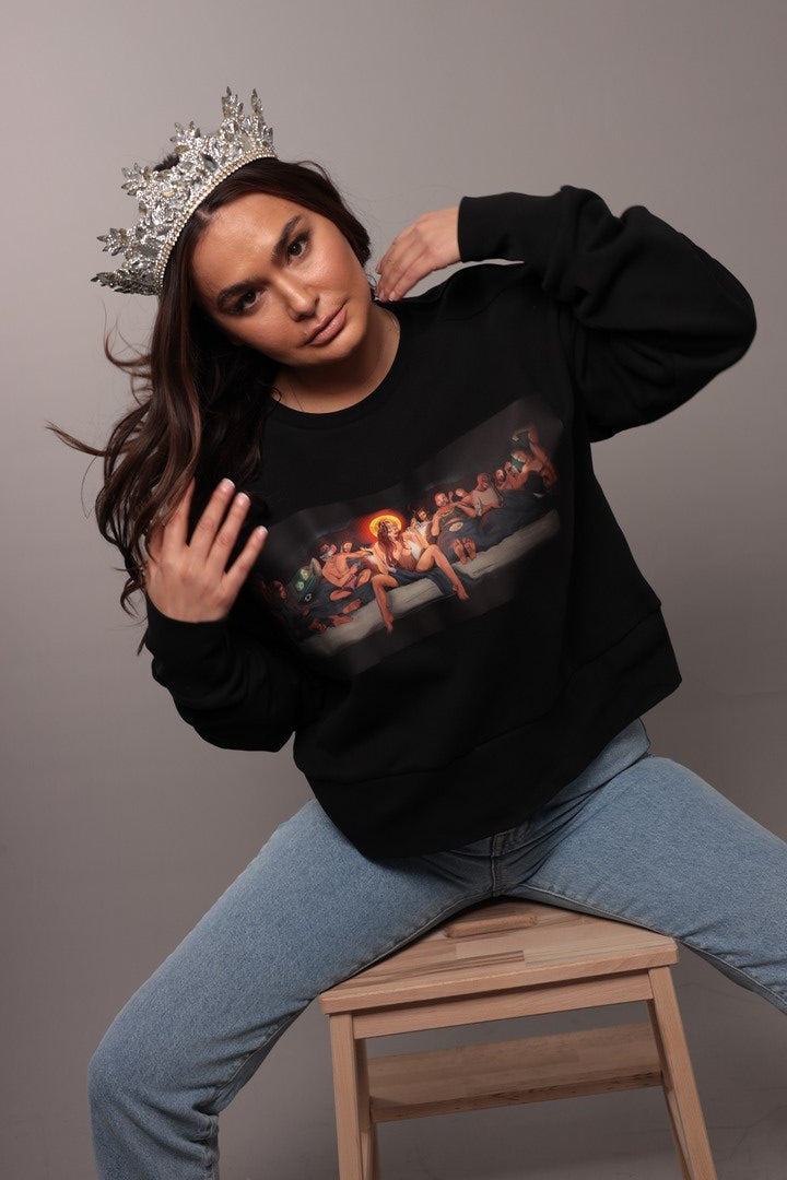 Sweatshirt / The Goddess on the throne meets Leonadro Davinci's last supper